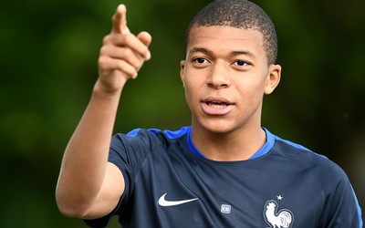 熊猫电竞动态-莱默尔当选本场最佳